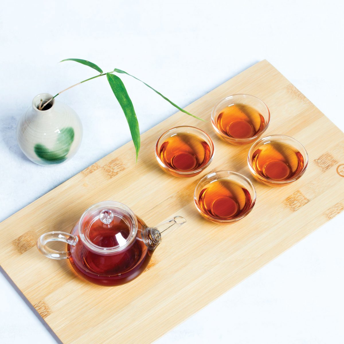 Ha Giang black tea with glass teaset