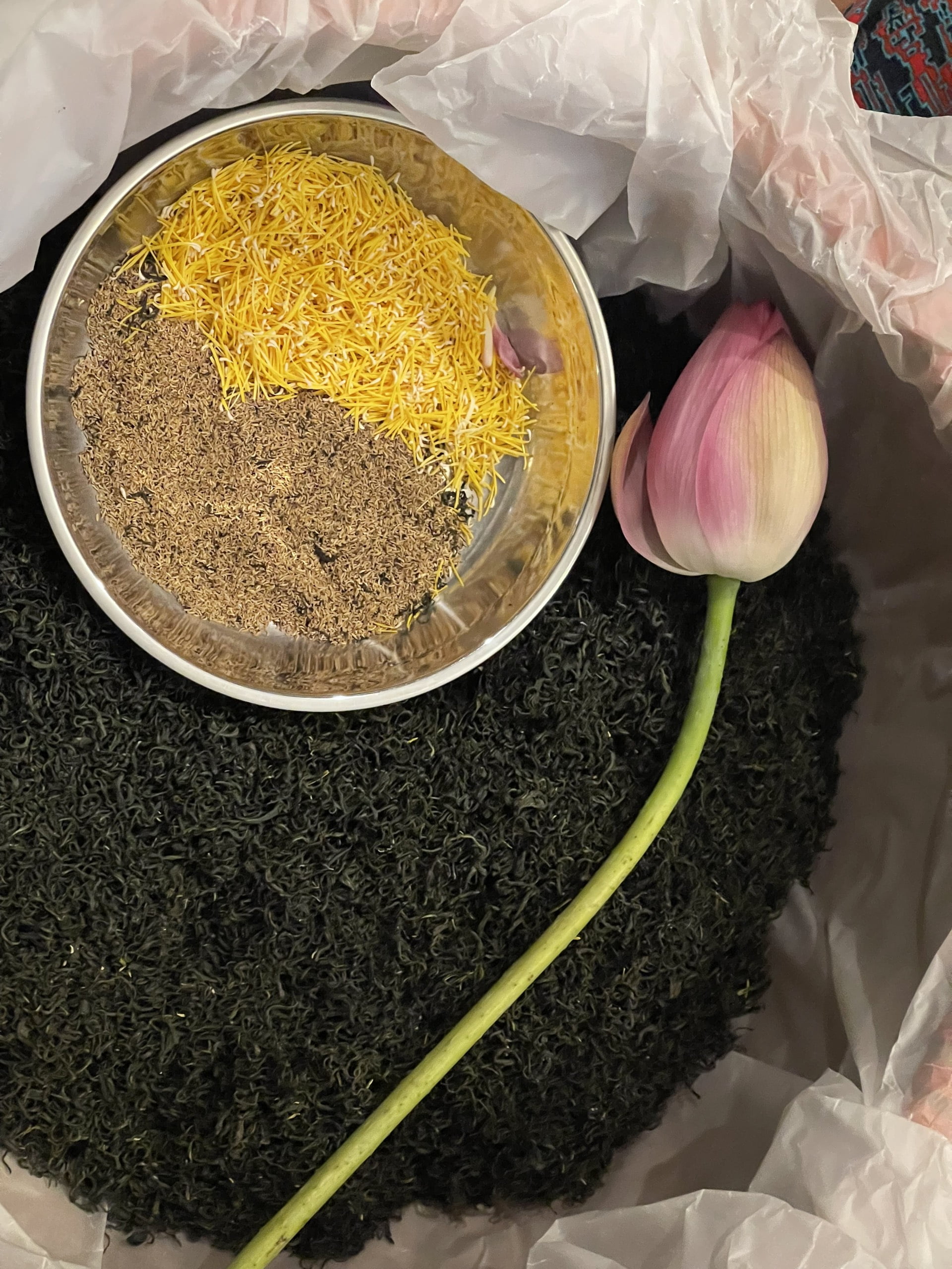 Trà ướp bông sen tươi