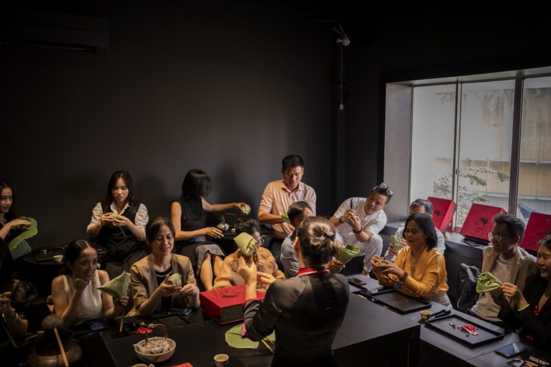 khai-truong-phong-trai-nghiem-tea-show-18 Trà Sen : The Tea Show (TICKET)