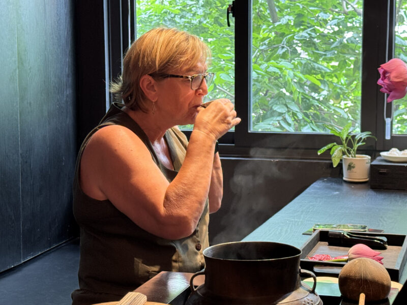 tra-sen-tea-show-00009 Trà Sen : The Tea Show (TICKET)