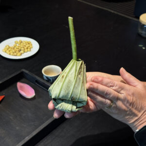 tra-sen-tea-show-00010 Trà Sen : The Tea Show (TICKET)