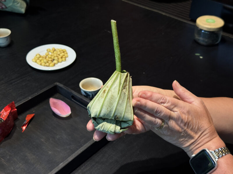 tra-sen-tea-show-00010 Trà Sen : The Tea Show (TICKET)